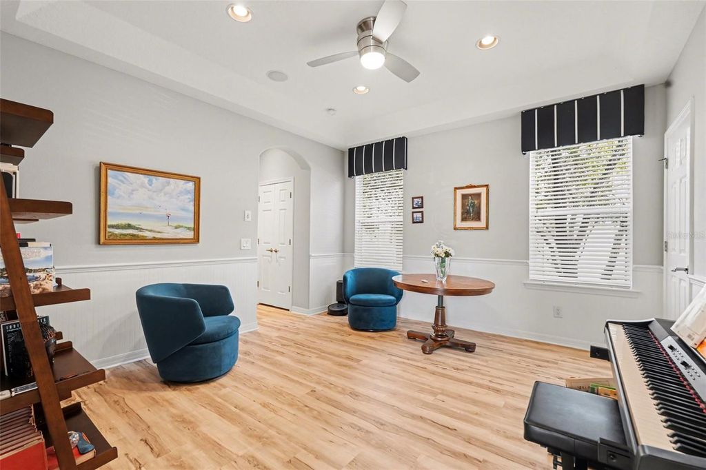 Image 14 of property listing at 11201 GREEN PARK CIRCLE, Tampa, FL 33626