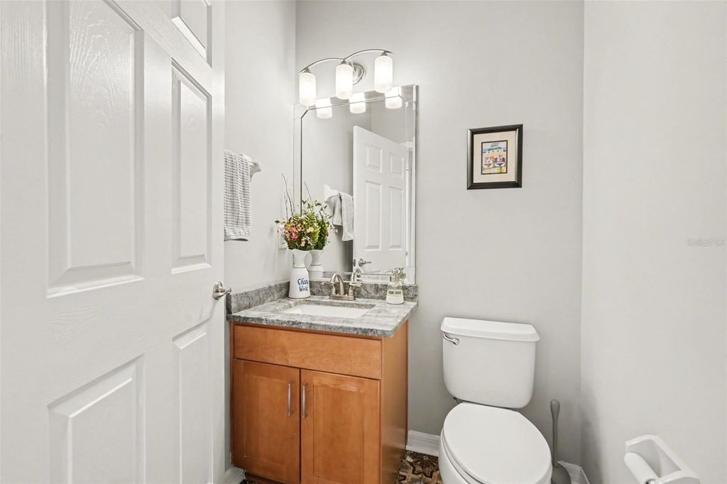 Image 15 of property listing at 11201 GREEN PARK CIRCLE, Tampa, FL 33626