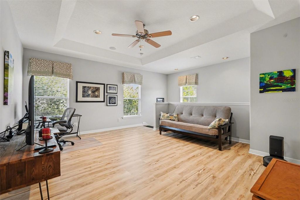 Image 19 of property listing at 11201 GREEN PARK CIRCLE, Tampa, FL 33626