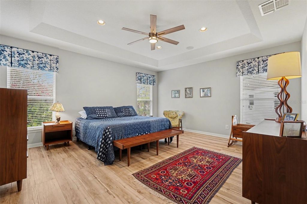 Image 20 of property listing at 11201 GREEN PARK CIRCLE, Tampa, FL 33626