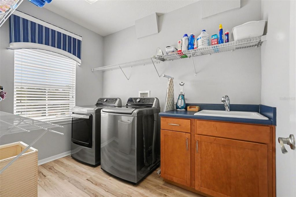 Image 26 of property listing at 11201 GREEN PARK CIRCLE, Tampa, FL 33626