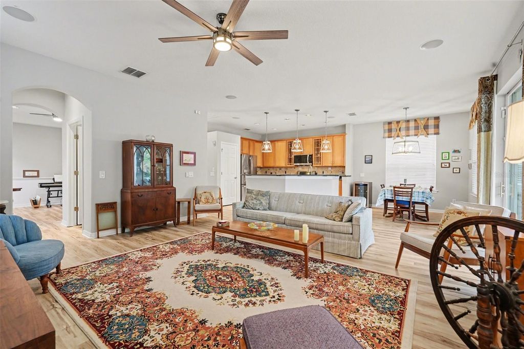 Image 4 of property listing at 11201 GREEN PARK CIRCLE, Tampa, FL 33626