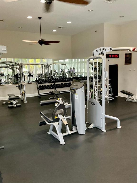 Image 39 of property listing at 11201 GREEN PARK CIRCLE, Tampa, FL 33626