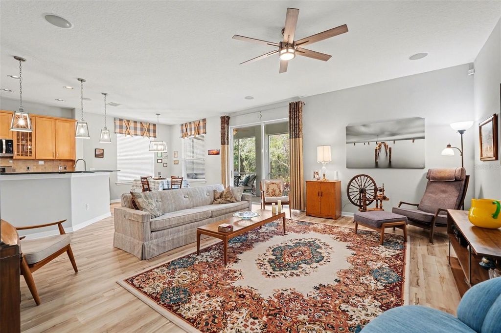 Image 5 of property listing at 11201 GREEN PARK CIRCLE, Tampa, FL 33626