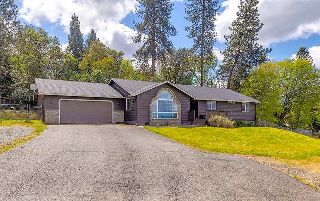587 Summit Loop, Grants Pass, OR 97527