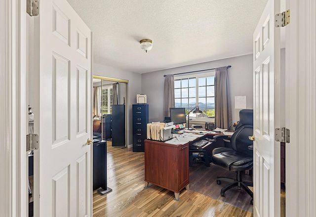 587 Summit Loop, Grants Pass, OR 97527