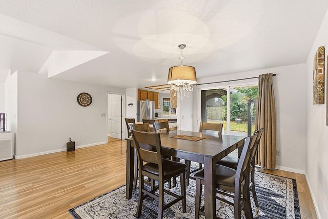 587 Summit Loop, Grants Pass, OR 97527