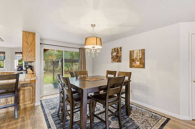 587 Summit Loop, Grants Pass, OR 97527