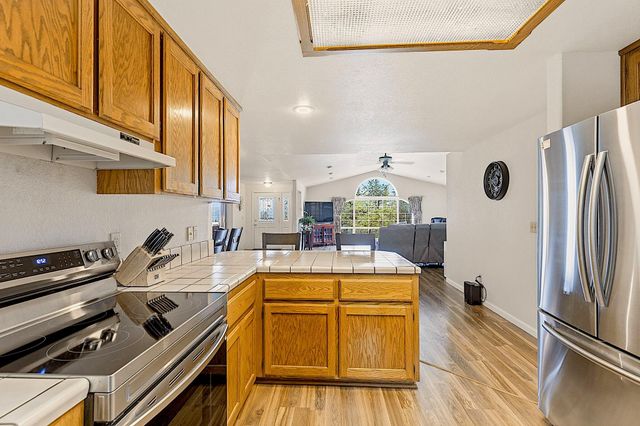 587 Summit Loop, Grants Pass, OR 97527