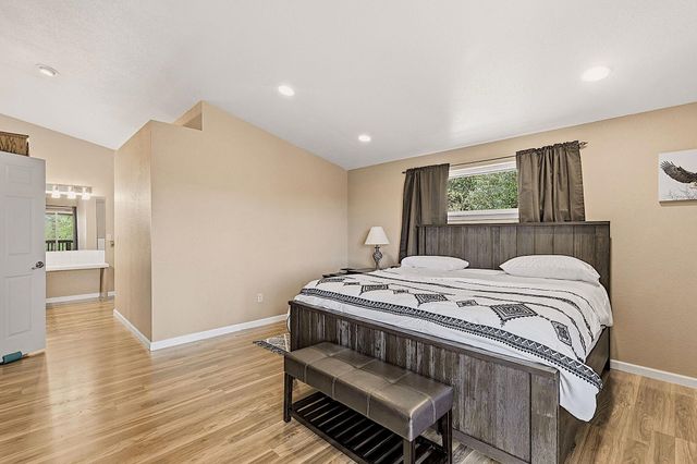 587 Summit Loop, Grants Pass, OR 97527