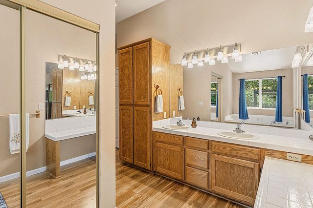 587 Summit Loop, Grants Pass, OR 97527