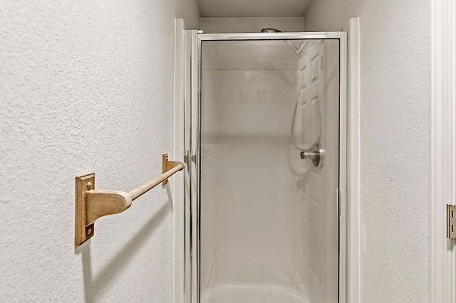 587 Summit Loop, Grants Pass, OR 97527