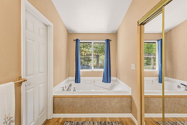 587 Summit Loop, Grants Pass, OR 97527