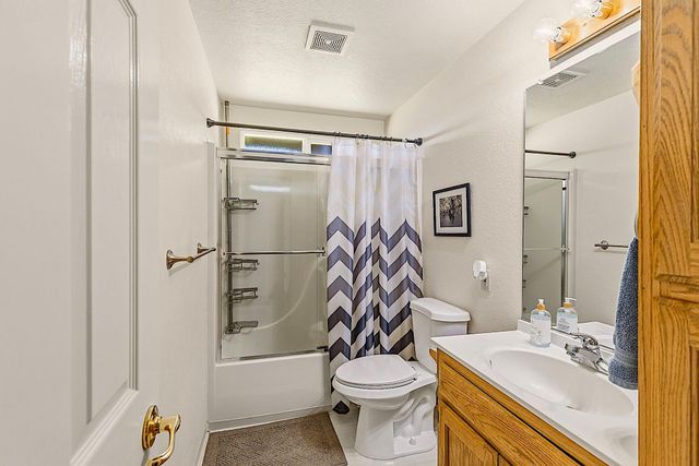 587 Summit Loop, Grants Pass, OR 97527