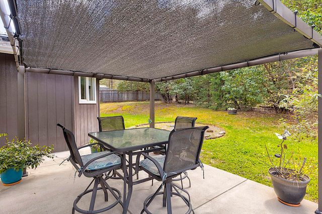 587 Summit Loop, Grants Pass, OR 97527