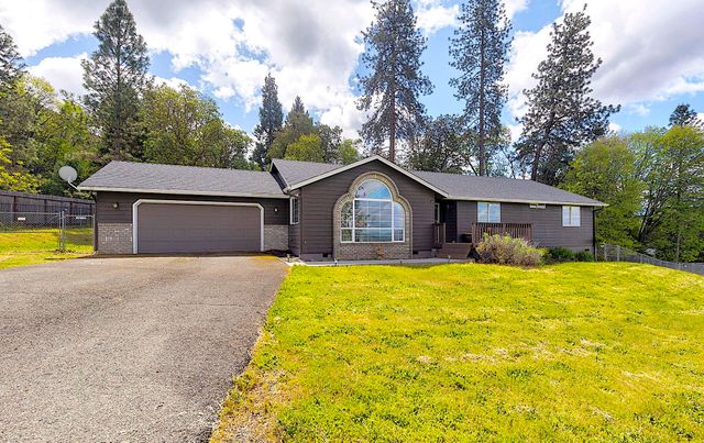 587 Summit Loop, Grants Pass, OR 97527