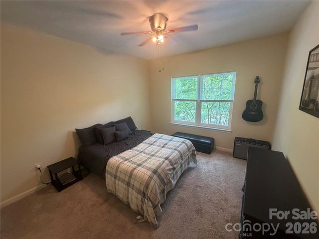 900 Vista Lake Drive 302, Candler, NC 28715