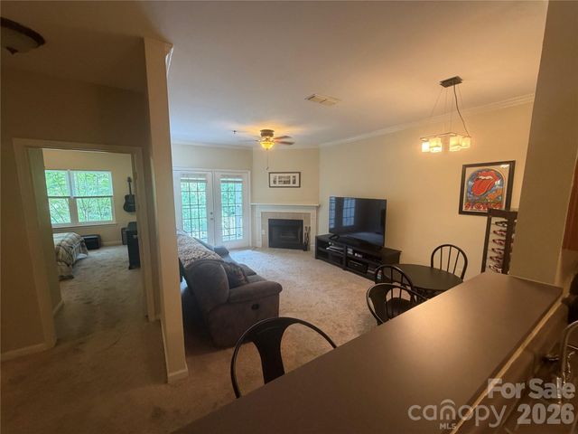 900 Vista Lake Drive 302, Candler, NC 28715