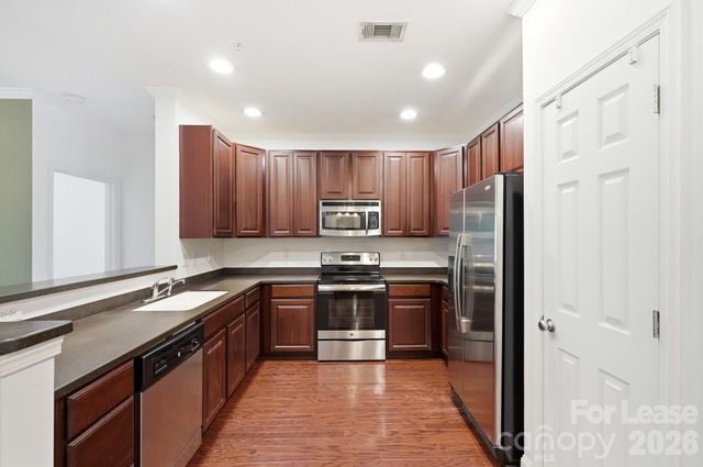 1000 E Woodlawn Road 216, Charlotte, NC 28209