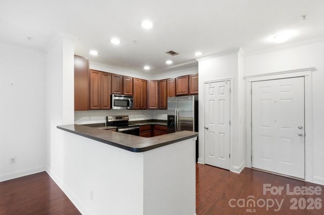 1000 E Woodlawn Road 216, Charlotte, NC 28209