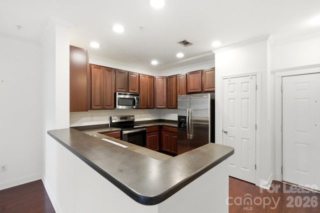 1000 E Woodlawn Road 216, Charlotte, NC 28209