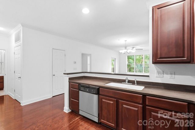 1000 E Woodlawn Road 216, Charlotte, NC 28209
