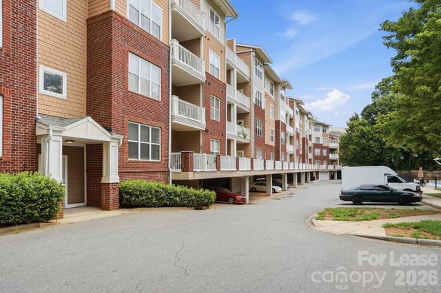 1000 E Woodlawn Road 216, Charlotte, NC 28209