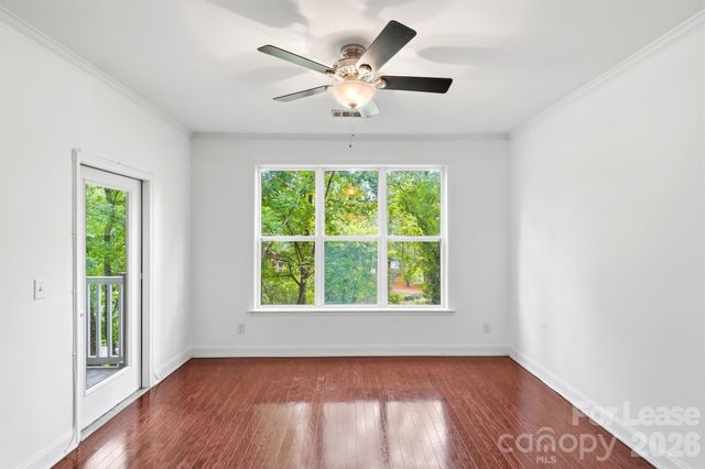 1000 E Woodlawn Road 216, Charlotte, NC 28209
