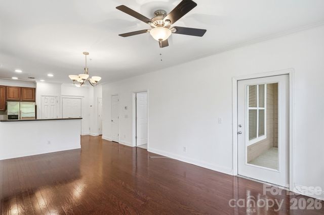 1000 E Woodlawn Road 216, Charlotte, NC 28209