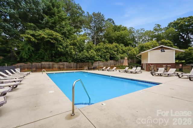 1000 E Woodlawn Road 216, Charlotte, NC 28209