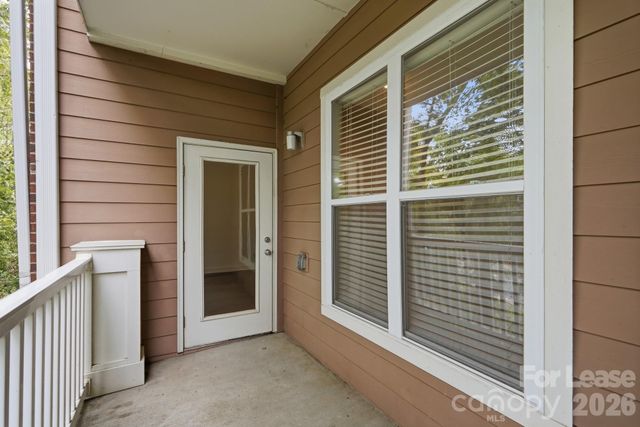 1000 E Woodlawn Road 216, Charlotte, NC 28209