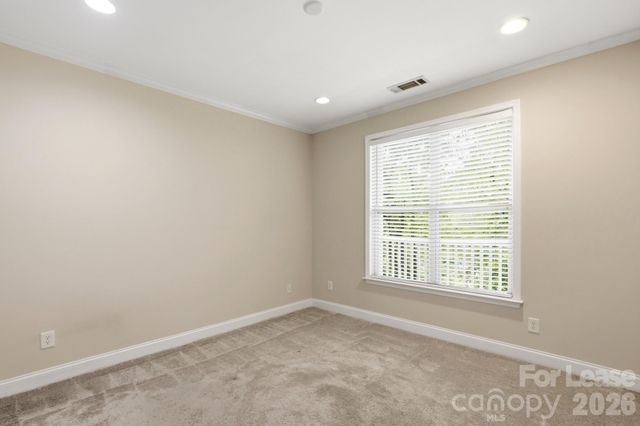 1000 E Woodlawn Road 216, Charlotte, NC 28209