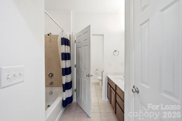 1000 E Woodlawn Road 216, Charlotte, NC 28209