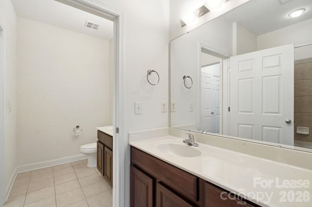 1000 E Woodlawn Road 216, Charlotte, NC 28209