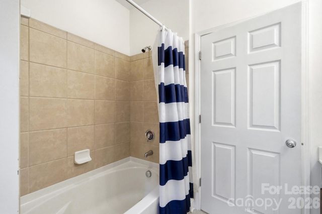 1000 E Woodlawn Road 216, Charlotte, NC 28209