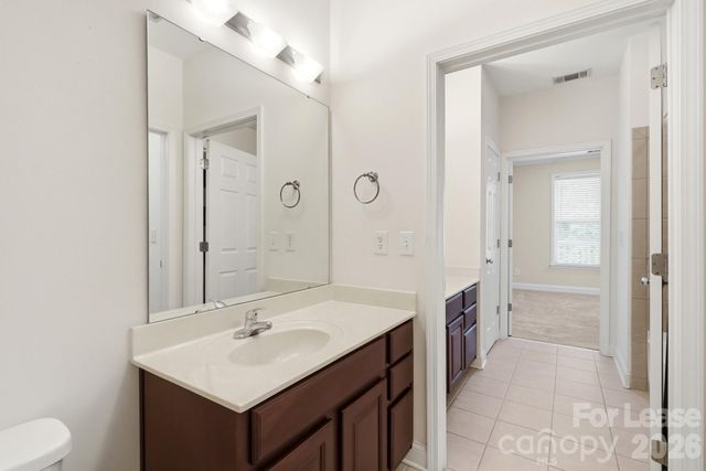 1000 E Woodlawn Road 216, Charlotte, NC 28209