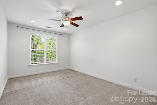 1000 E Woodlawn Road 216, Charlotte, NC 28209