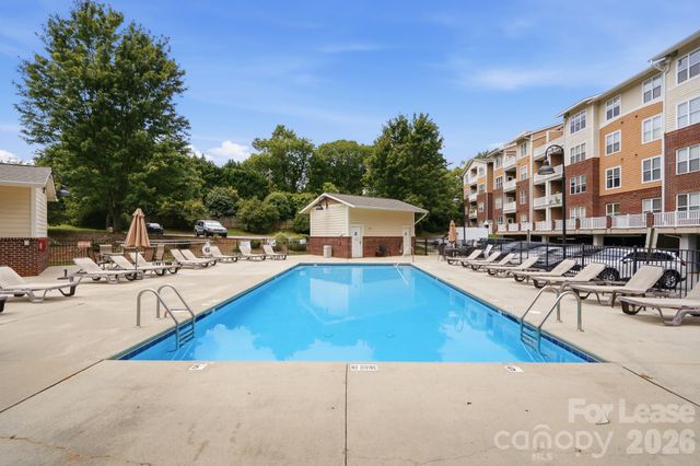 1000 E Woodlawn Road 216, Charlotte, NC 28209