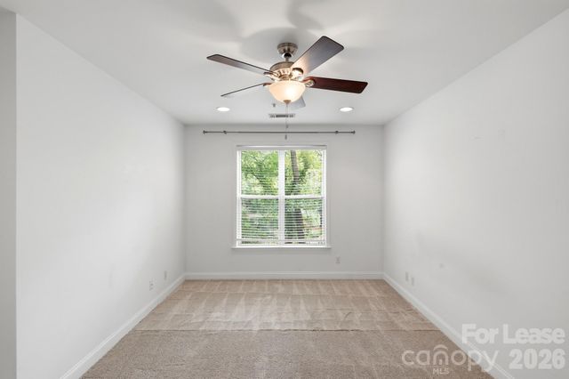 1000 E Woodlawn Road 216, Charlotte, NC 28209