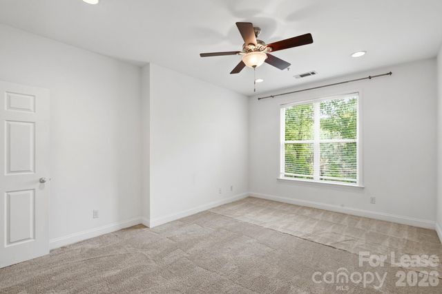 1000 E Woodlawn Road 216, Charlotte, NC 28209