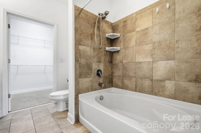 1000 E Woodlawn Road 216, Charlotte, NC 28209