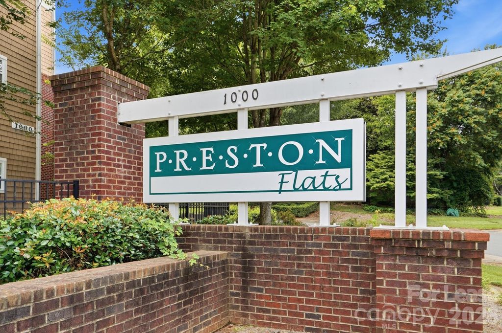 1000 E Woodlawn Road 216, Charlotte, NC 28209