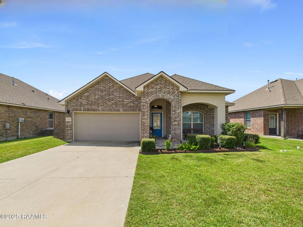 206 Saddle Crest Drive, Lafayette, LA 70507