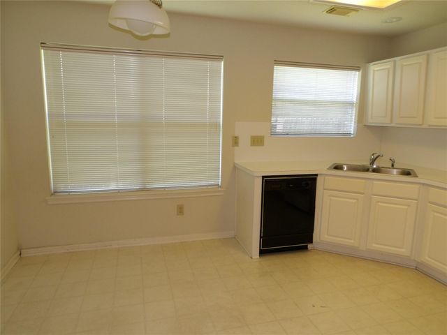 3904 Spring Circle Drive E, Pearland, TX 77584
