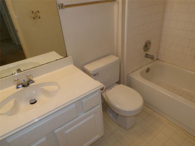 3904 Spring Circle Drive E, Pearland, TX 77584