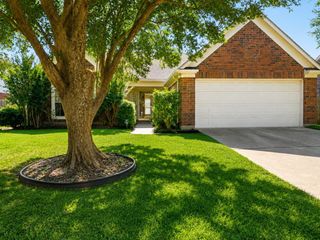 3904 Spring Circle Drive E, Pearland, TX 77584