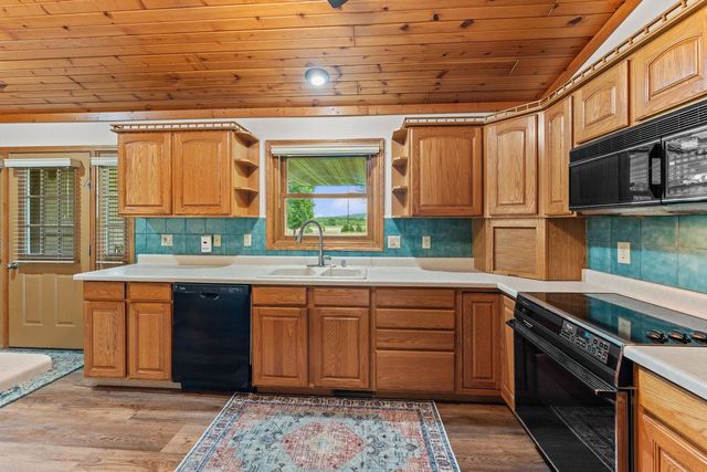 S6041 Oak Court, Baraboo, WI 53913