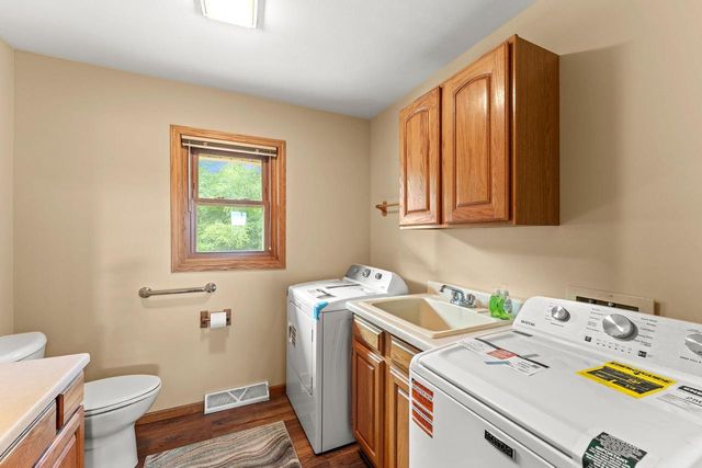 S6041 Oak Court, Baraboo, WI 53913