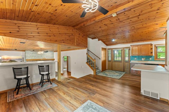 S6041 Oak Court, Baraboo, WI 53913