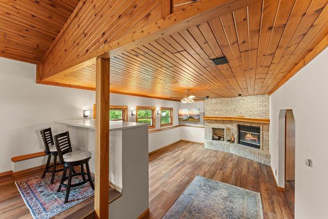 S6041 Oak Court, Baraboo, WI 53913